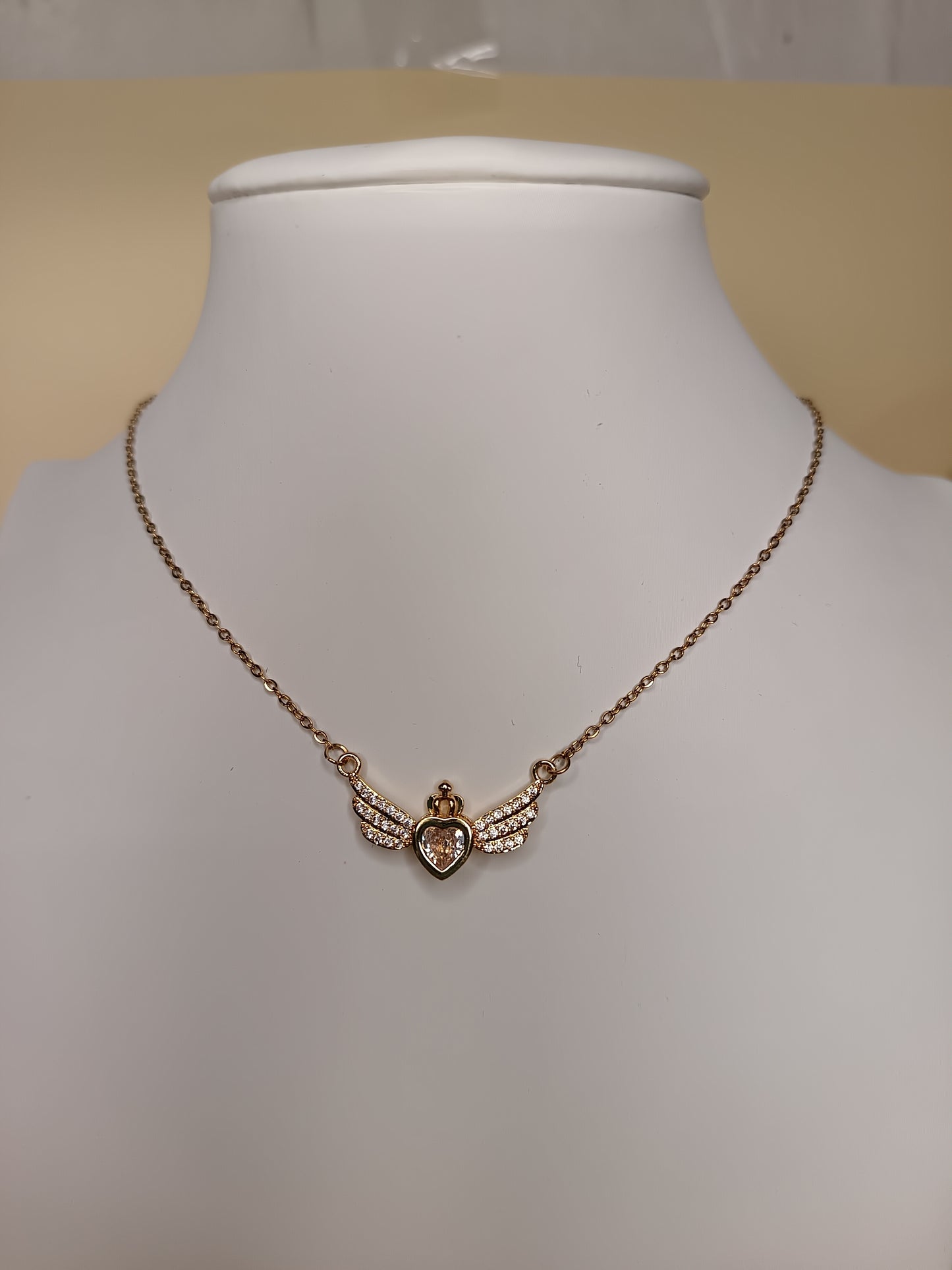 ΦΤΕΡΑ ΜΕ ΚΑΡΔΙΑ ΚΑΙ ΚΟΡΩΝΑ ΣΕ ΧΡΥΣΟ