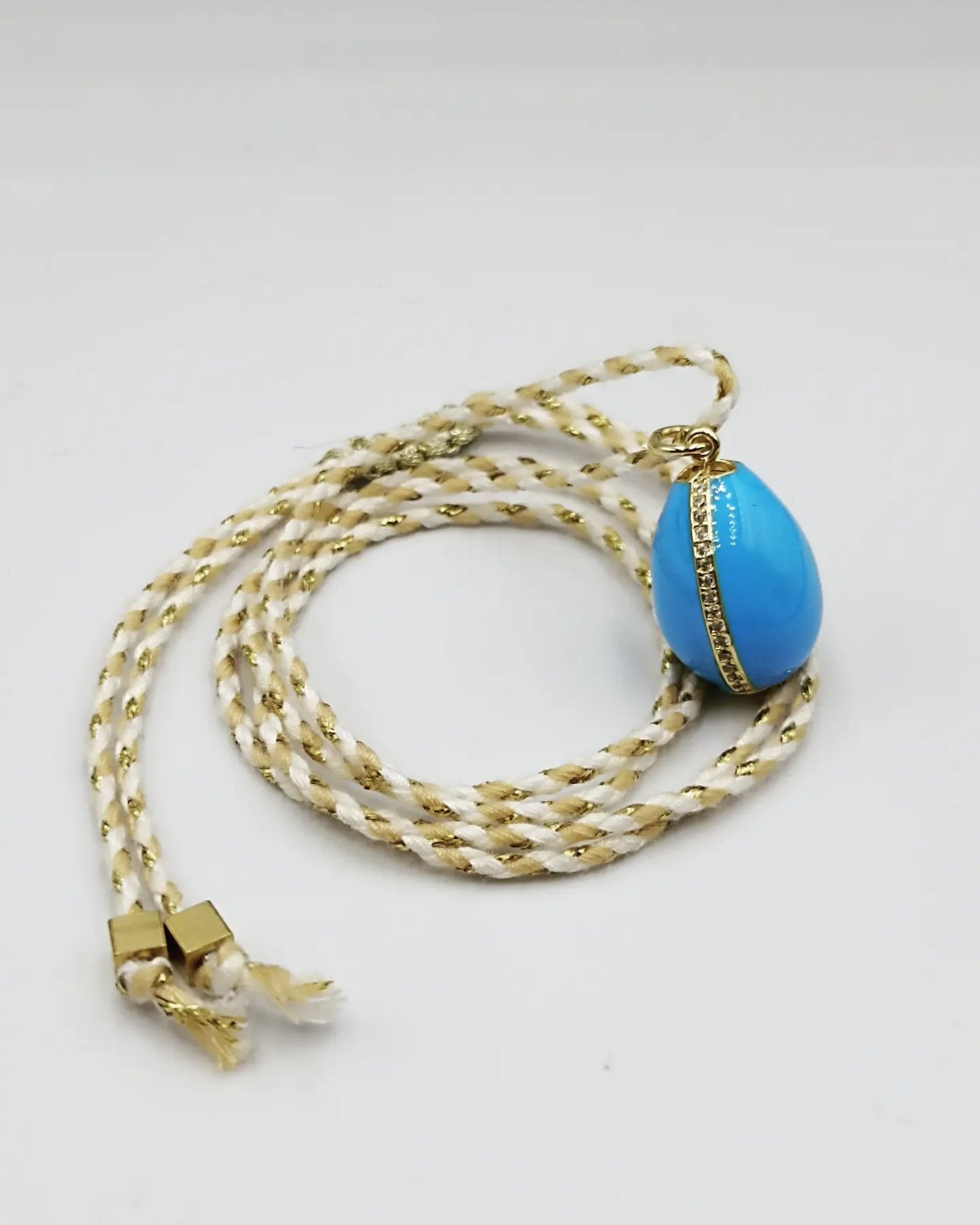 ΚΟΛΙΕ ΜΕ ΣΧΟΙΝΙ ΚΑΙ ΓΑΛΑΖΙΟ ΑΥΓΟ ΜΕ ΓΡΑΜΜΗ ΣΤΡΑΣ