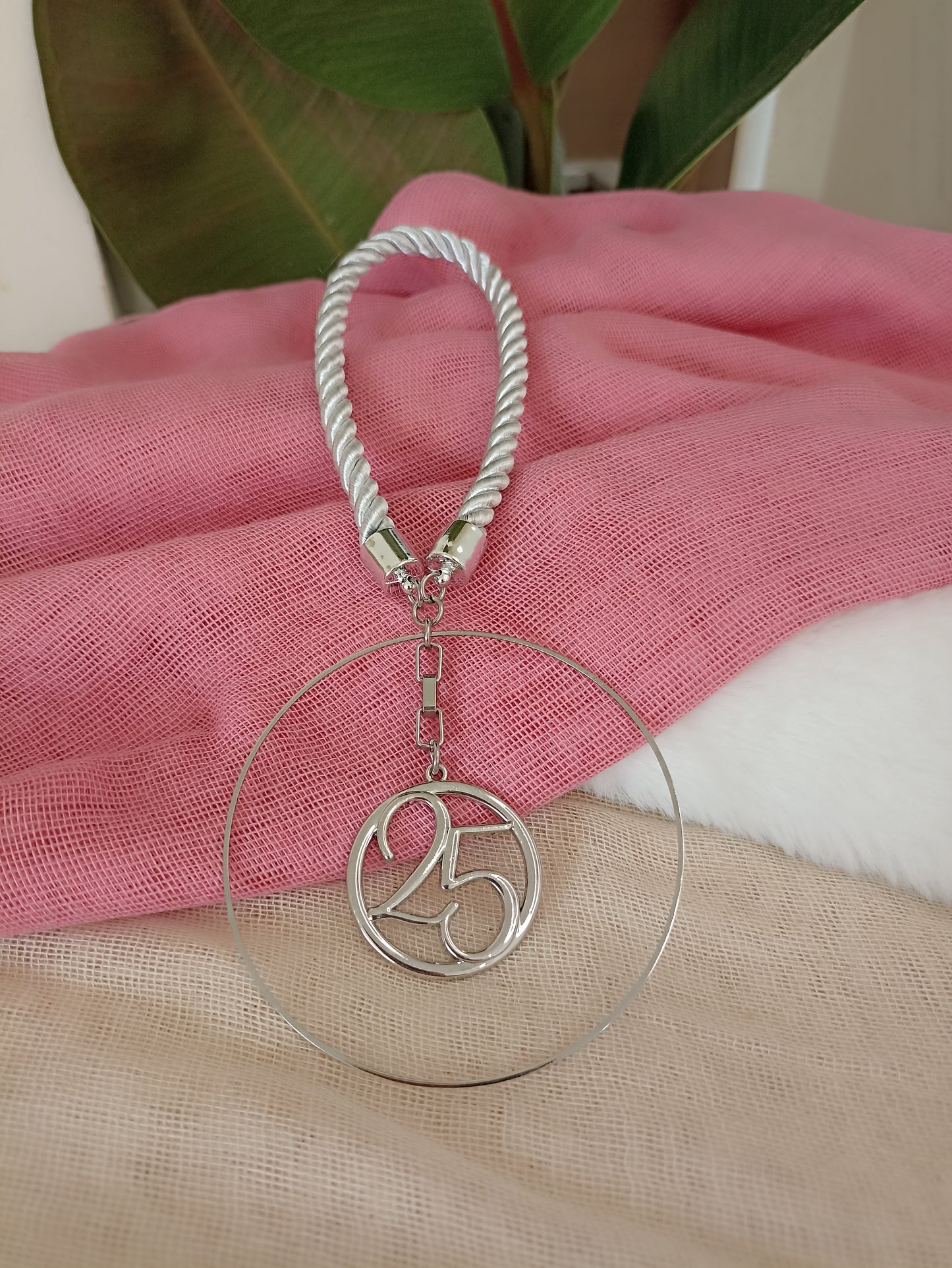 ΚΡΕΜΑΣΤΟ ΓΟΥΡΙ ΜΕ ΜΕΤΑΛΛΙΚΟ 25 ΚΑΙ ΜΕΤΑΛΛΙΚΟ ΚΥΚΛΟ ΚΑΙ ΛΕΥΚΟ ΚΟΡΔΟΝΙ